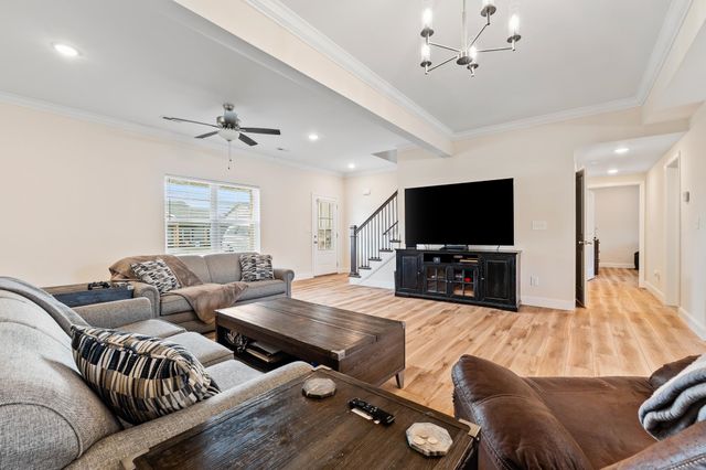 102 Loraine Way, Hurricane, WV 25526