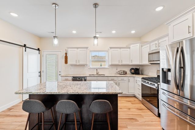 102 Loraine Way, Hurricane, WV 25526