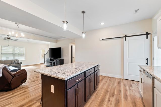 102 Loraine Way, Hurricane, WV 25526