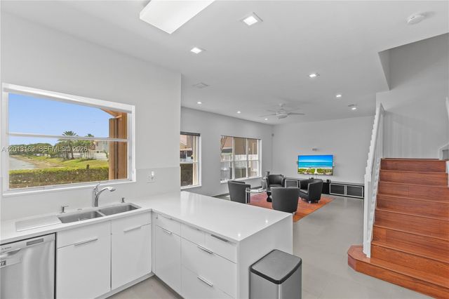 3760 SW 51st St, Hollywood, FL 33312