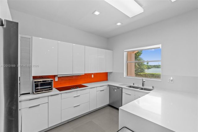 3760 SW 51st St, Hollywood, FL 33312