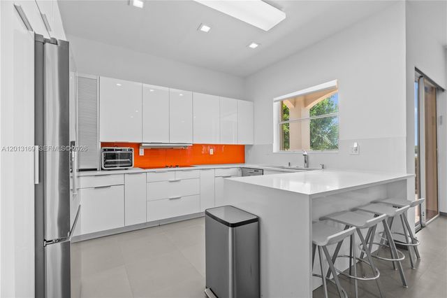 3760 SW 51st St, Hollywood, FL 33312