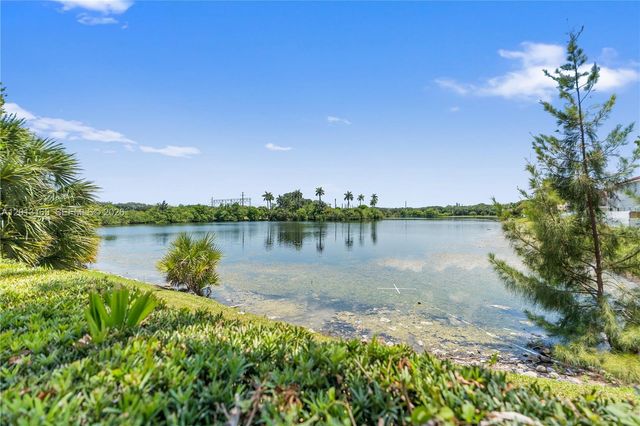 3760 SW 51st St, Hollywood, FL 33312