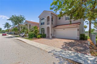 3760 SW 51st St, Hollywood, FL 33312
