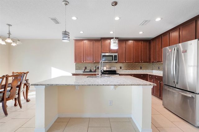 9792 KINMORE DRIVE, Groveland, FL 34736