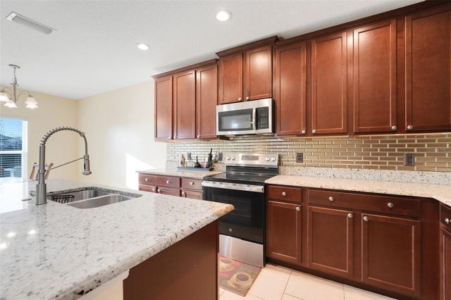 9792 KINMORE DRIVE, Groveland, FL 34736