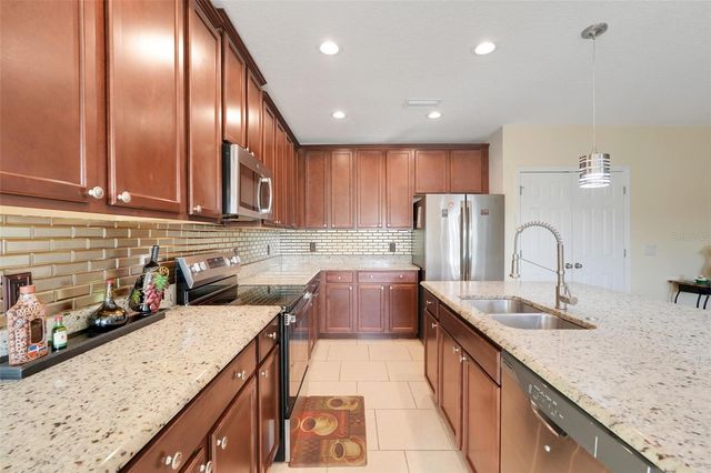 9792 KINMORE DRIVE, Groveland, FL 34736