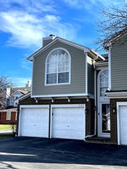 925 Ann Arbor Lane 24-7, Vernon Hills, IL 60061
