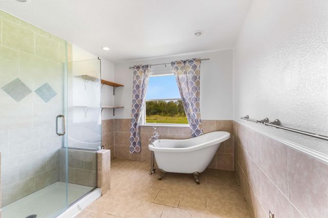 12212 Ballerstedt RD, Elgin, TX 78621