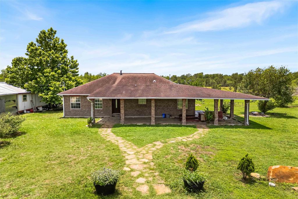 12212 Ballerstedt RD, Elgin, TX 78621