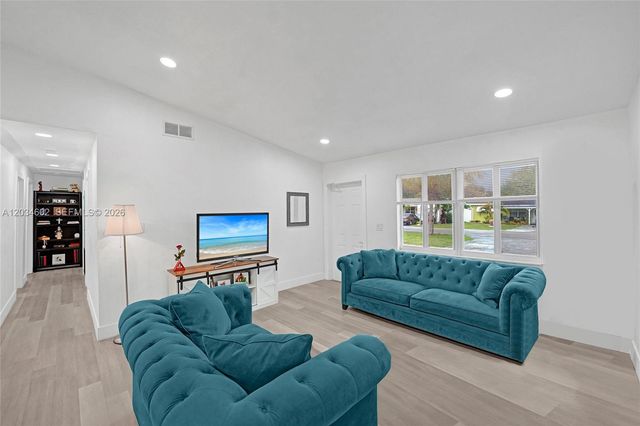 3413 SW 12th Court, Fort Lauderdale, FL 33312
