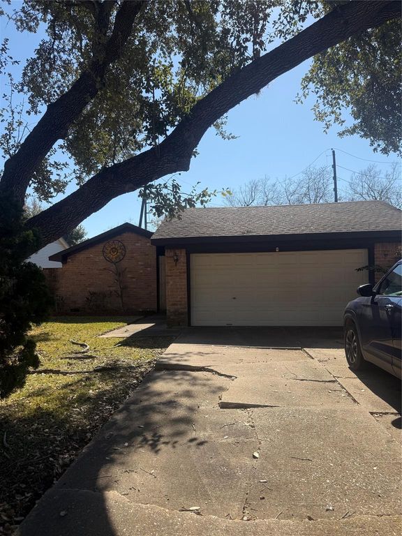 14207 Greenway Drive Drive, Sugar Land, TX 77498