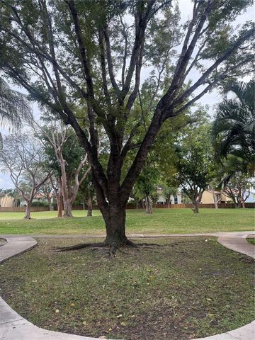 15689 SW 106th Lane 718, Miami, FL 33196