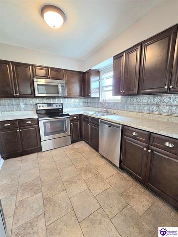 3014 S Woodland Drive, Radcliff, KY 40160