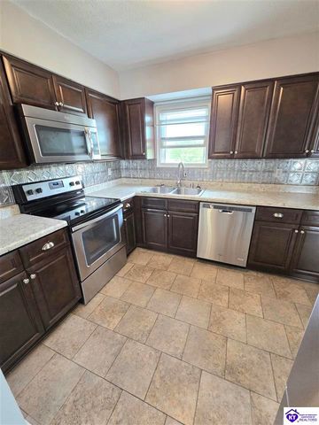 3014 S Woodland Drive, Radcliff, KY 40160