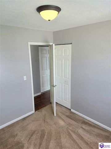 3014 S Woodland Drive, Radcliff, KY 40160
