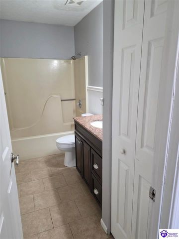 3014 S Woodland Drive, Radcliff, KY 40160