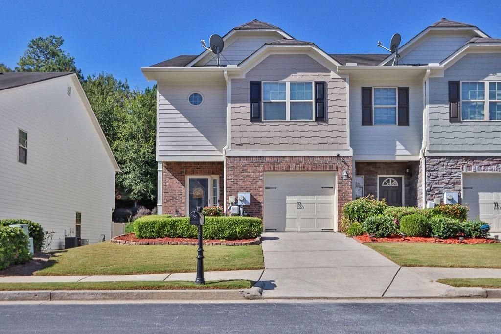26 Burns View Court, Lawrenceville, GA 30044