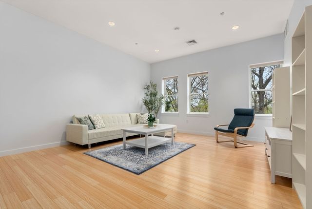 99 Chestnut Hill Avenue 310, Boston, MA 02135