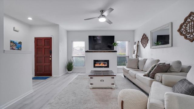 2608 Bering Drive 2608, Houston, TX 77057