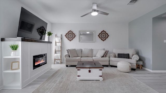 2608 Bering Drive 2608, Houston, TX 77057