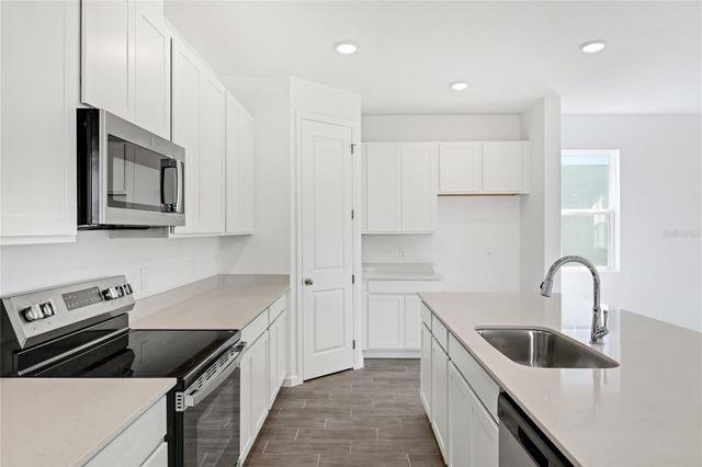 766 LAKE DELL ROAD, Dundee, FL 33838