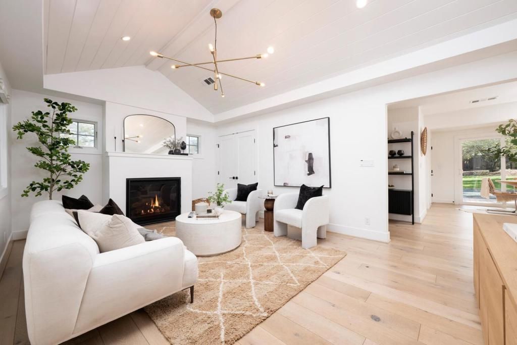 Image 11 of property listing at 175 Springdale Way, Emerald Hills, CA 94062