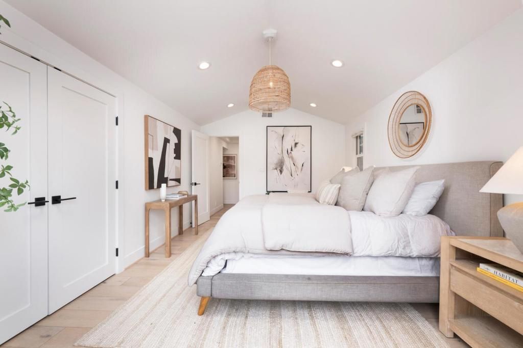 Image 13 of property listing at 175 Springdale Way, Emerald Hills, CA 94062