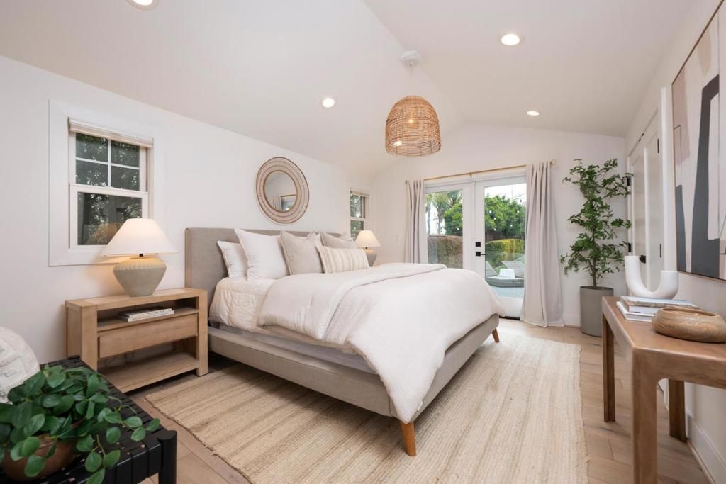 Image 14 of property listing at 175 Springdale Way, Emerald Hills, CA 94062