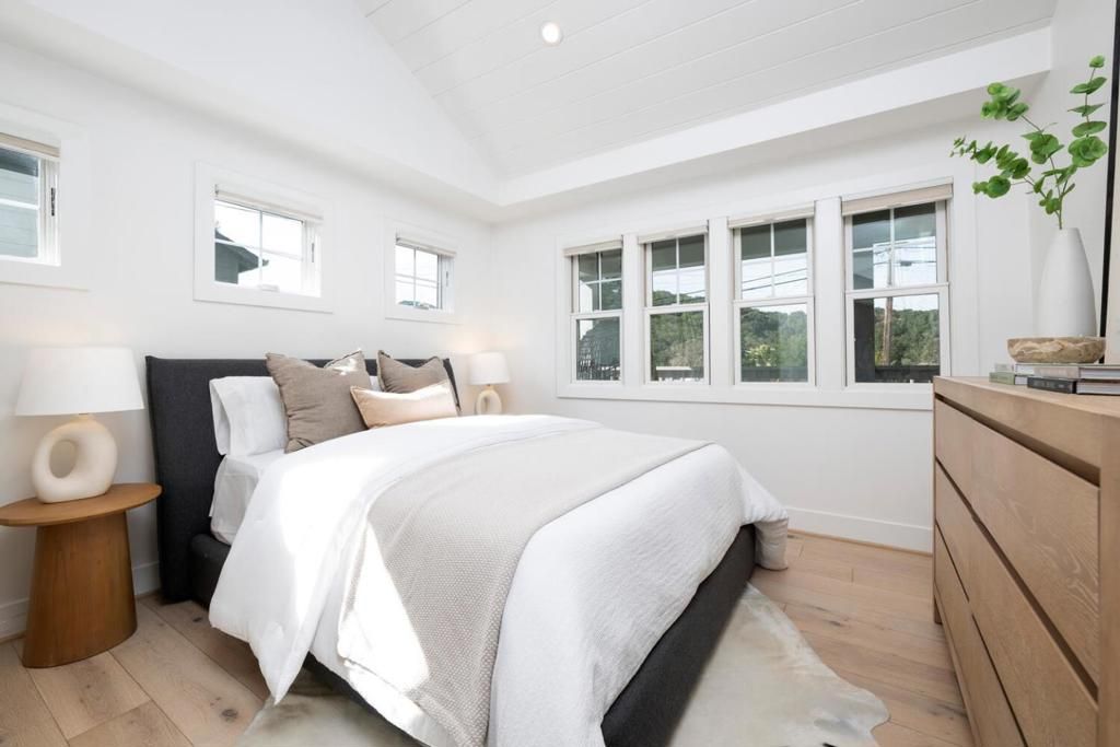 Image 15 of property listing at 175 Springdale Way, Emerald Hills, CA 94062