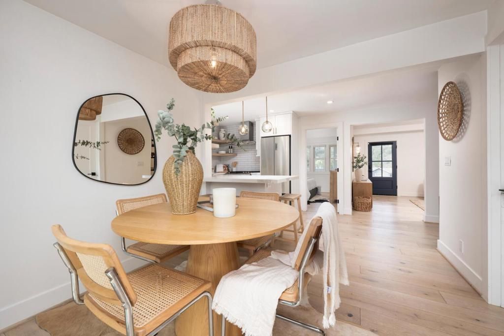 Image 18 of property listing at 175 Springdale Way, Emerald Hills, CA 94062