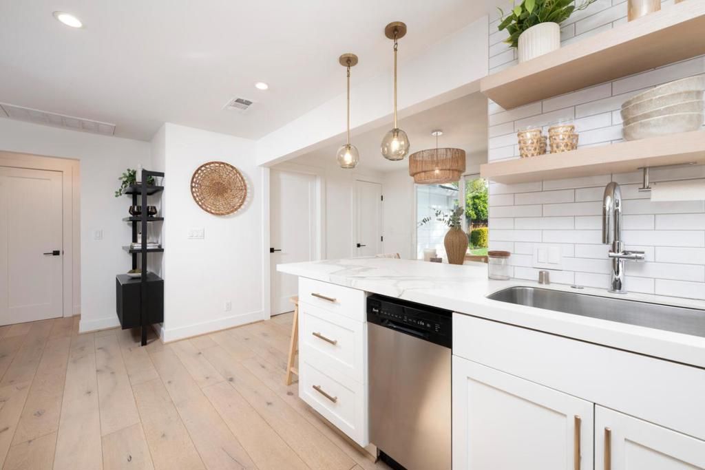 Image 20 of property listing at 175 Springdale Way, Emerald Hills, CA 94062