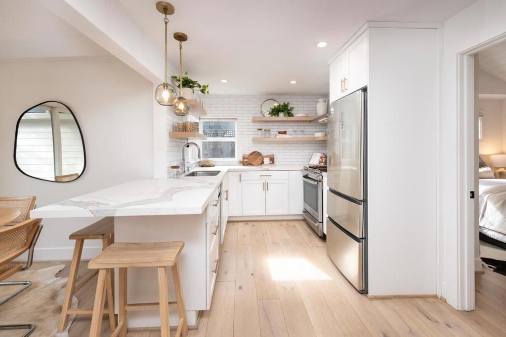 Image 21 of property listing at 175 Springdale Way, Emerald Hills, CA 94062