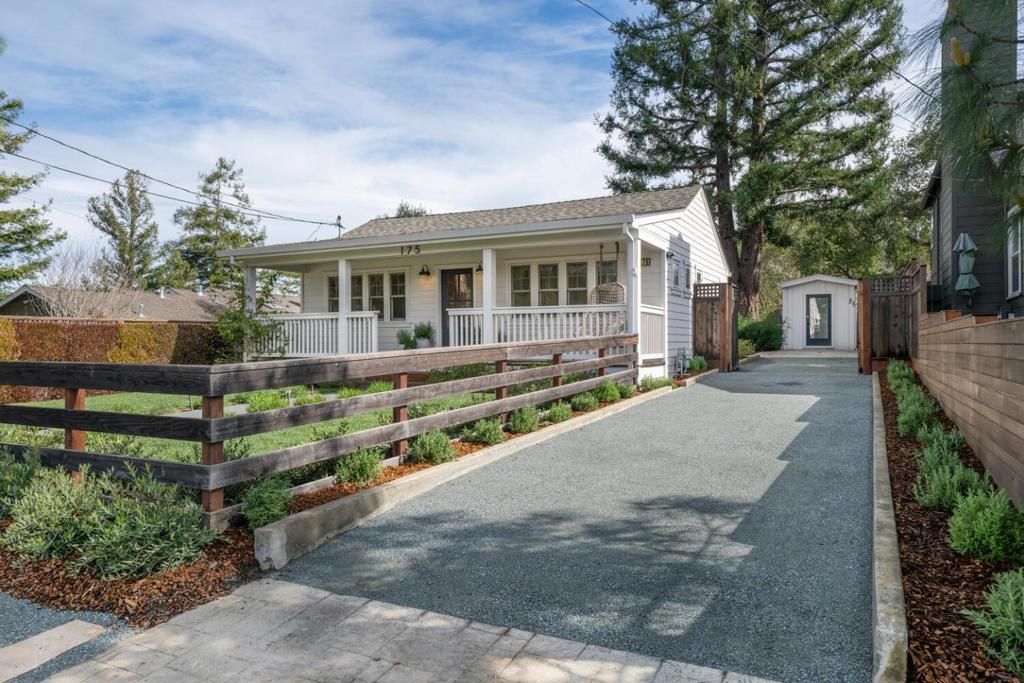 Image 3 of property listing at 175 Springdale Way, Emerald Hills, CA 94062