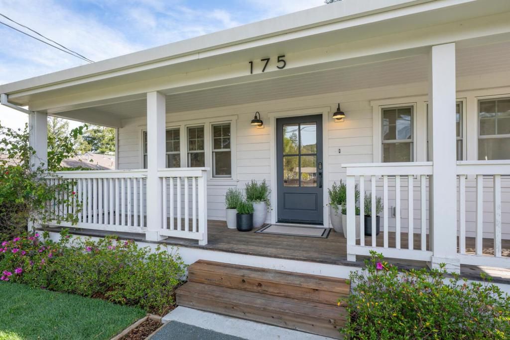 Image 4 of property listing at 175 Springdale Way, Emerald Hills, CA 94062