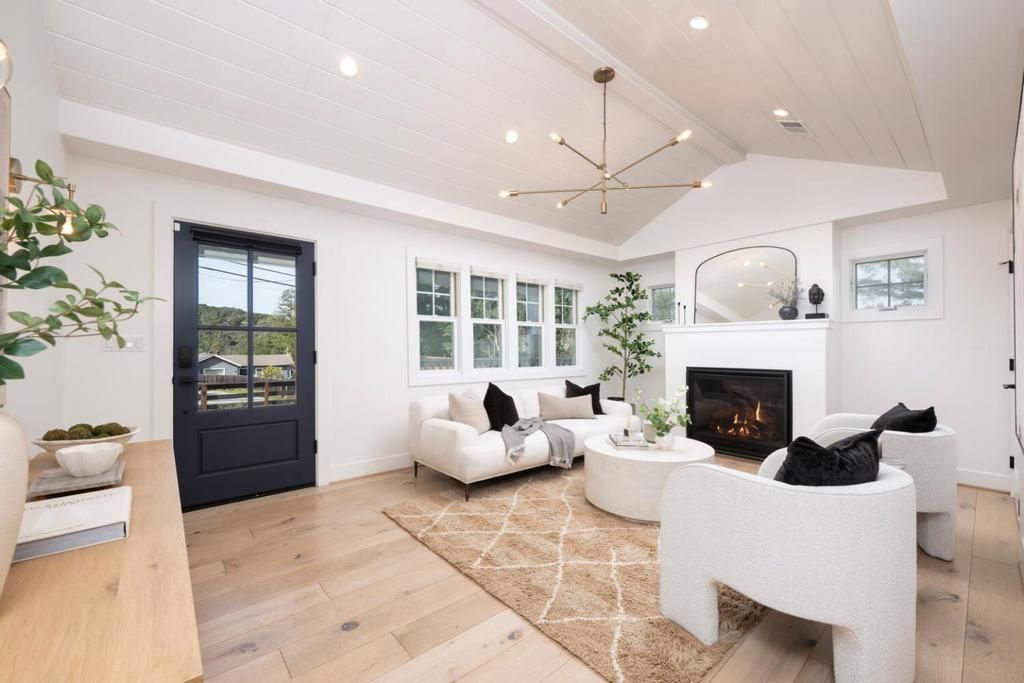 Image 8 of property listing at 175 Springdale Way, Emerald Hills, CA 94062