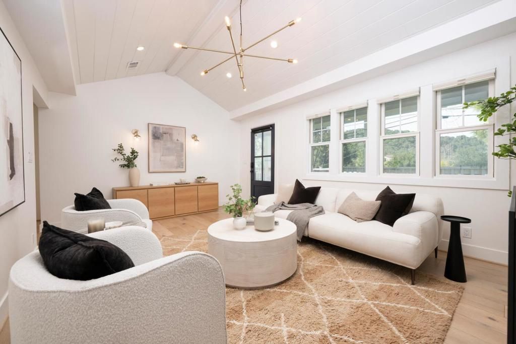 Image 9 of property listing at 175 Springdale Way, Emerald Hills, CA 94062