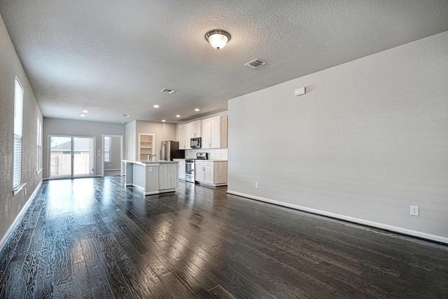 7631 Europa Ave, Round Rock, TX 78665