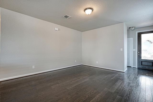 7631 Europa Ave, Round Rock, TX 78665