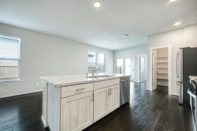 7631 Europa Ave, Round Rock, TX 78665