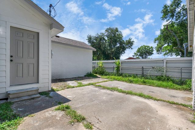 8221 Hezekiah Lane, Houston, TX 77088