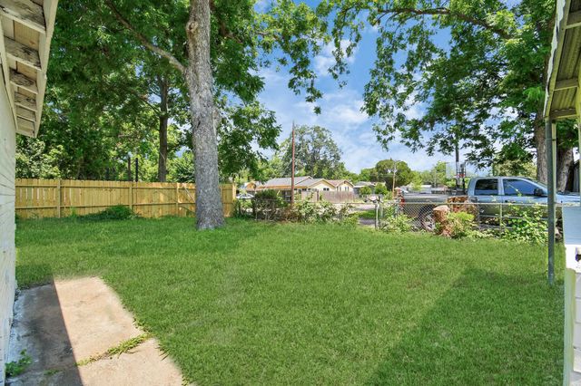8221 Hezekiah Lane, Houston, TX 77088
