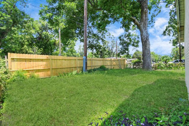 8221 Hezekiah Lane, Houston, TX 77088