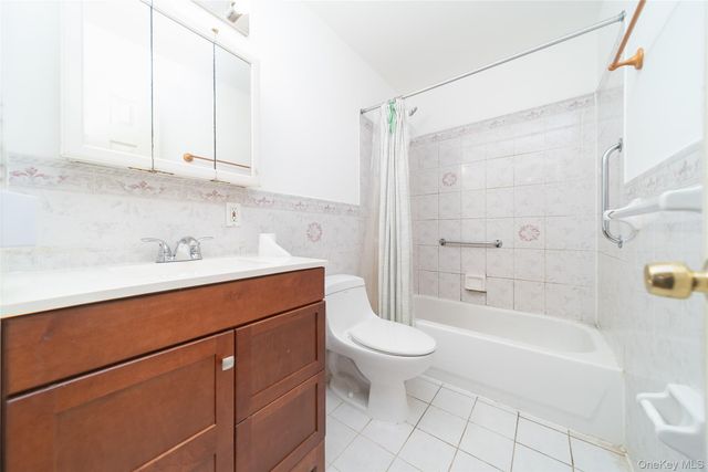 8716 Palo Alto Street, Hollis, NY 11423