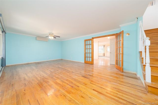 8716 Palo Alto Street, Hollis, NY 11423