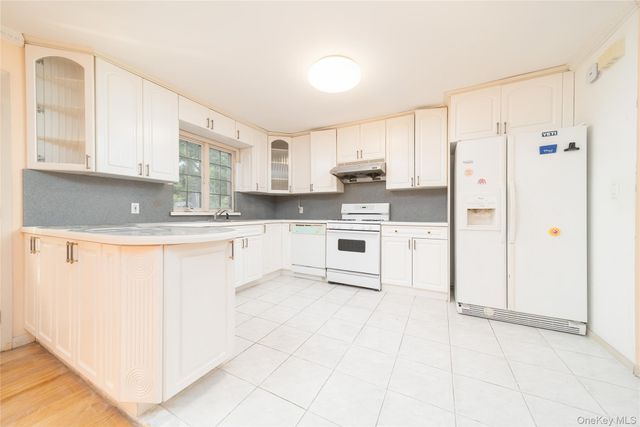 8716 Palo Alto Street, Hollis, NY 11423