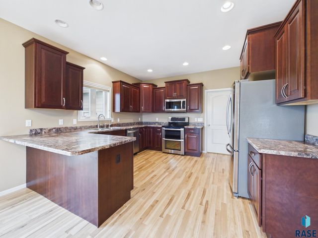 908 S 5th Ave Avenue, Brandon, SD 57005