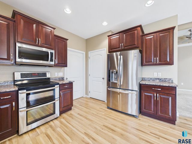 908 S 5th Ave Avenue, Brandon, SD 57005