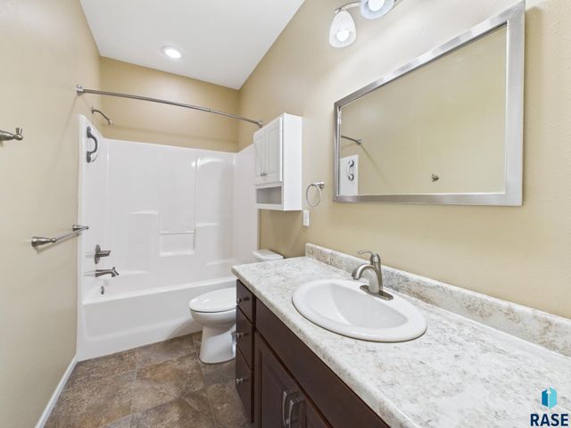 908 S 5th Ave Avenue, Brandon, SD 57005