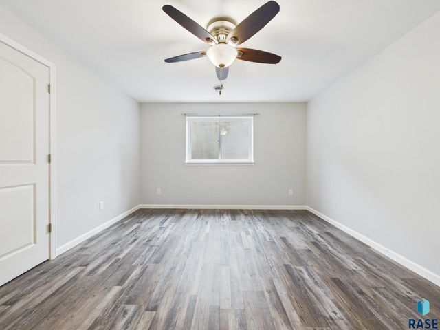 908 S 5th Ave Avenue, Brandon, SD 57005
